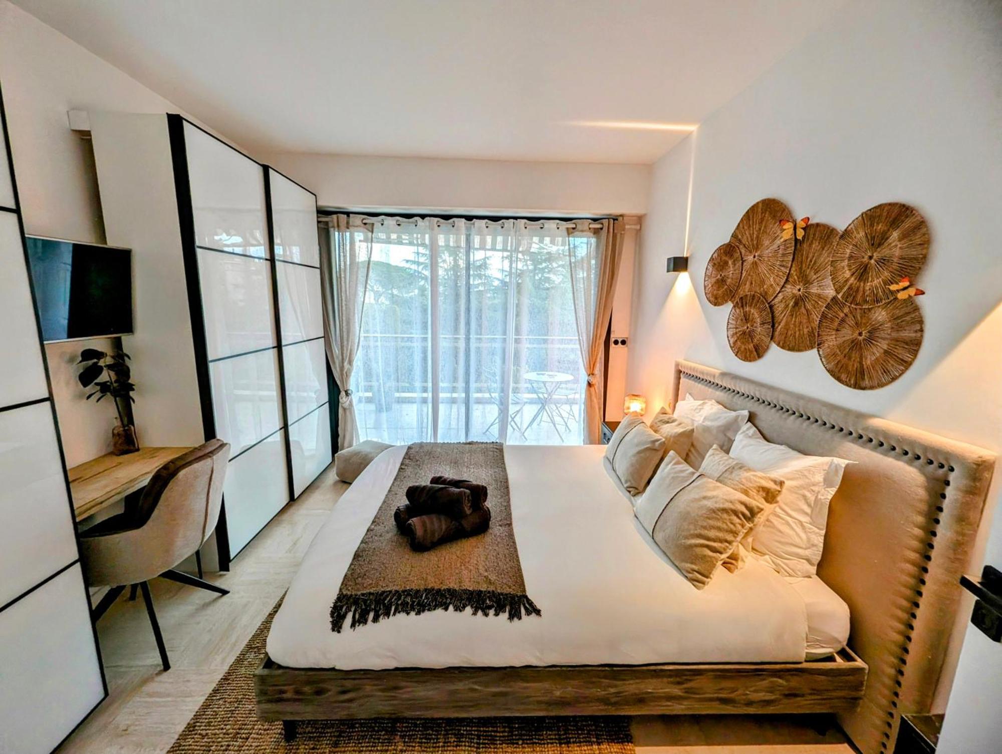 2 Bedrooms Seafront Канни Екстер'єр фото